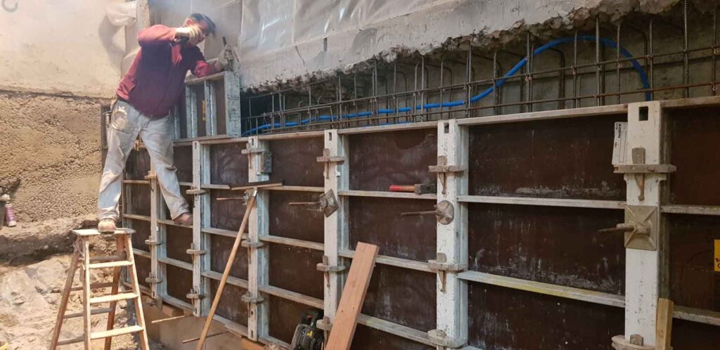 neue Betonstützmauer für Mühlenmechanik