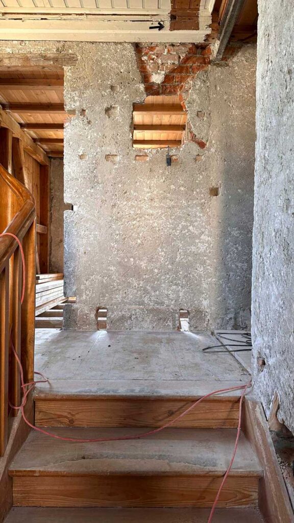 Abbrucharbeiten im Treppenhaus