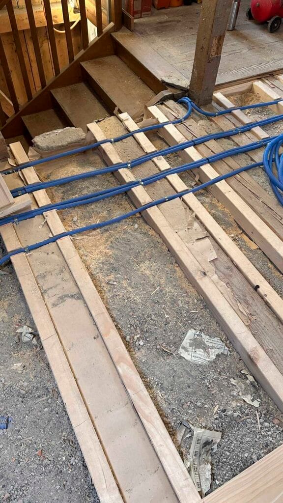Elektroinstallationen in Holzbalkendecke
