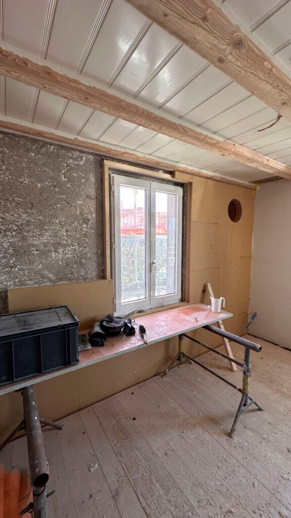 Innendämmung aus Holzfaserdämmstoff im Obergeschoss.